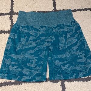 NVGTN CAMO SHORTS SIZE L 5 INCH INSEAM!!